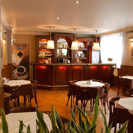 Hotel Iskra Rzeszow Luaran gambar