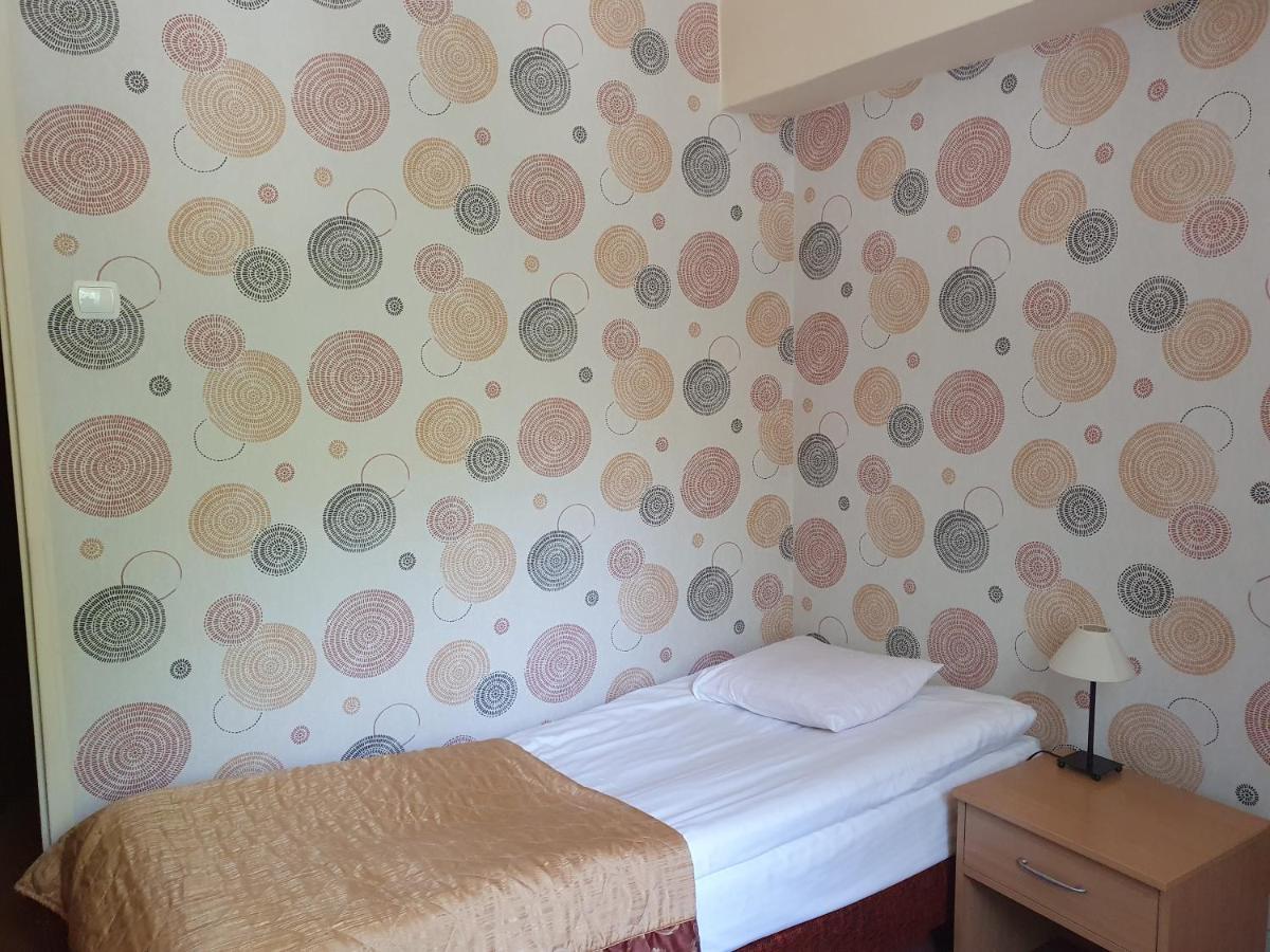 Hotel Iskra Rzeszow Luaran gambar