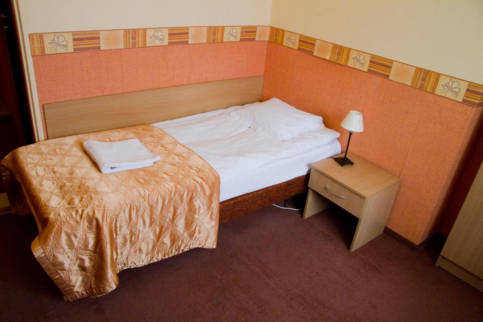 Hotel Iskra Rzeszow Luaran gambar