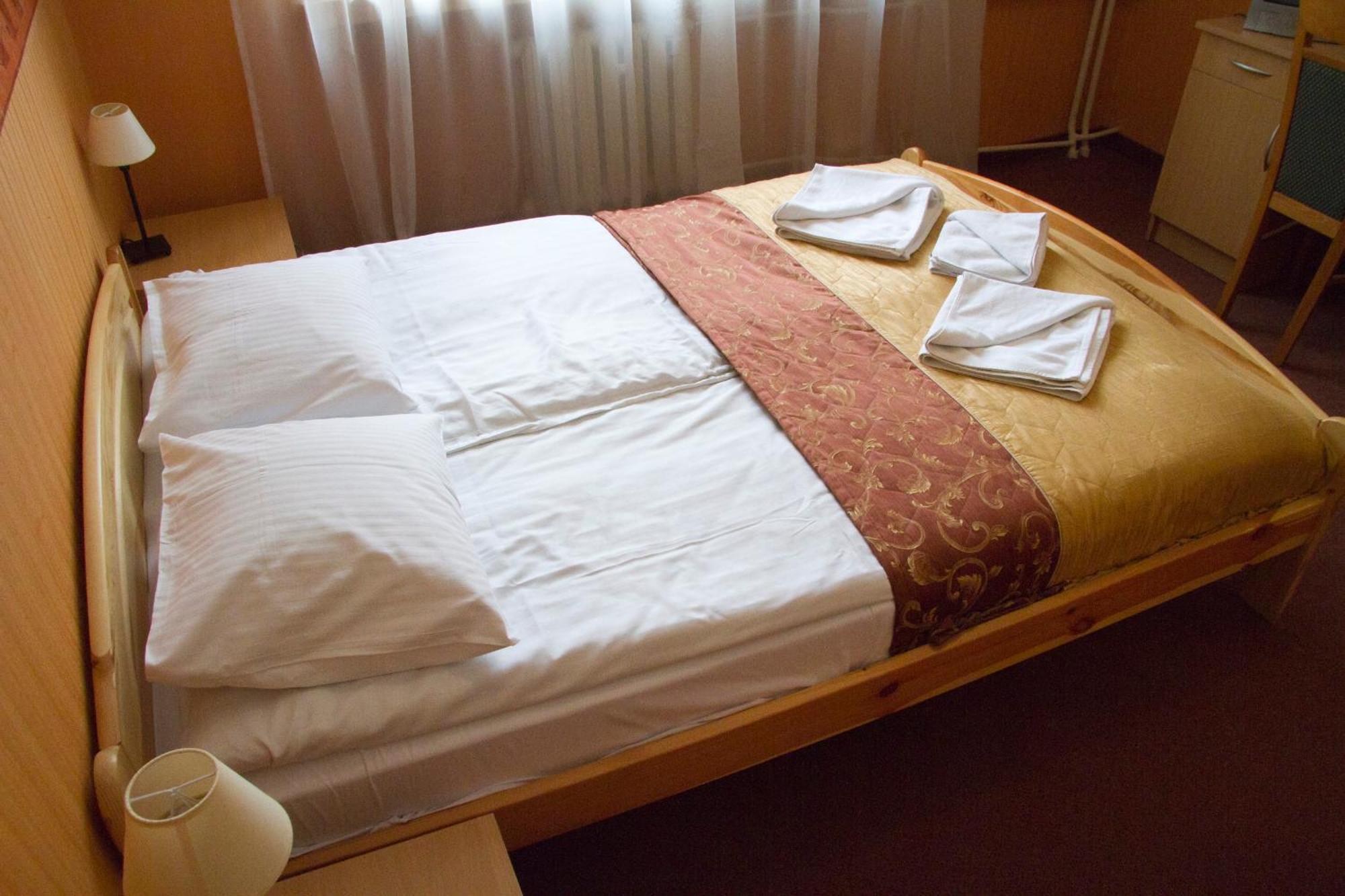 Hotel Iskra Rzeszow Luaran gambar