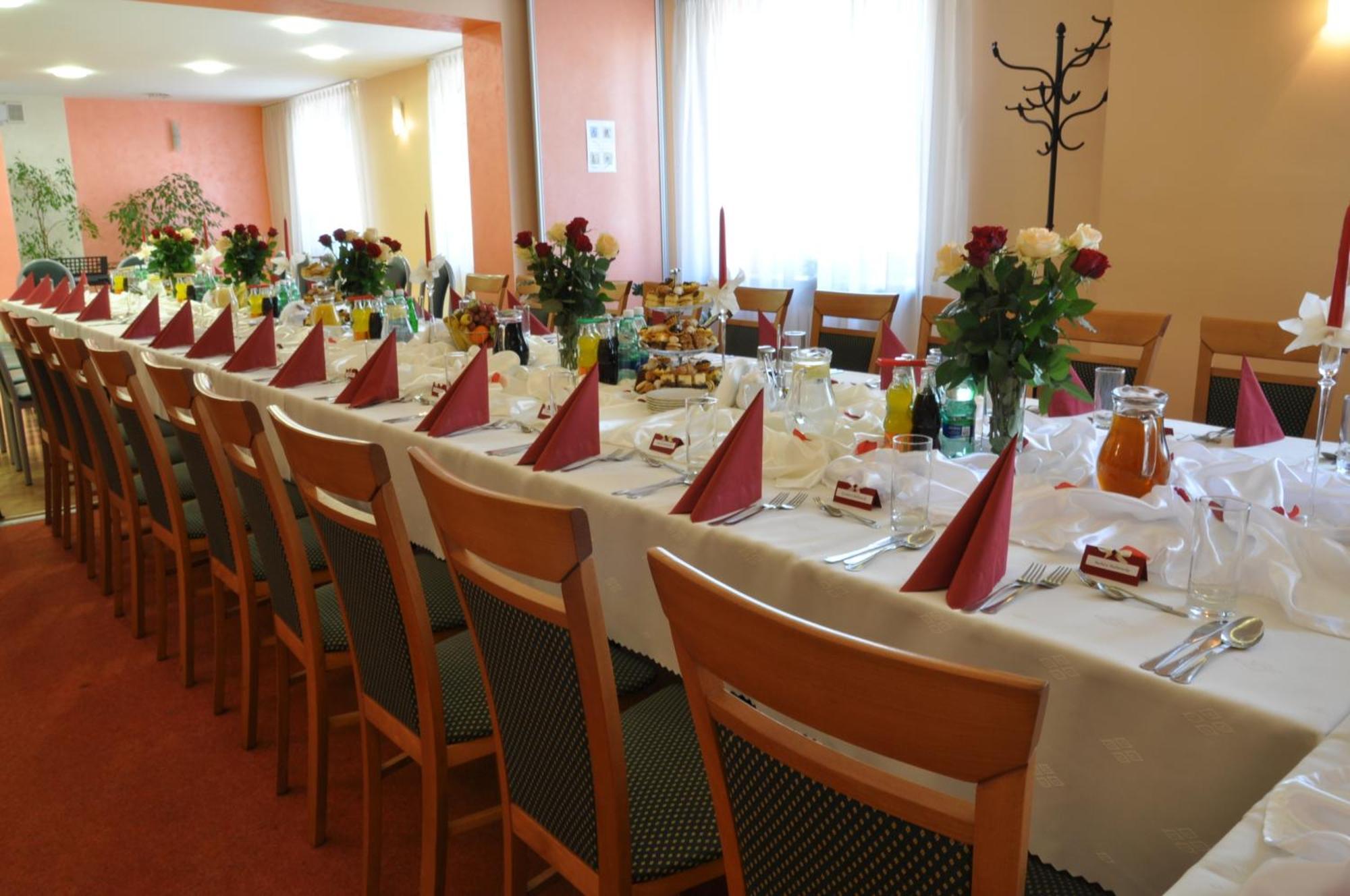 Hotel Iskra Rzeszow Luaran gambar