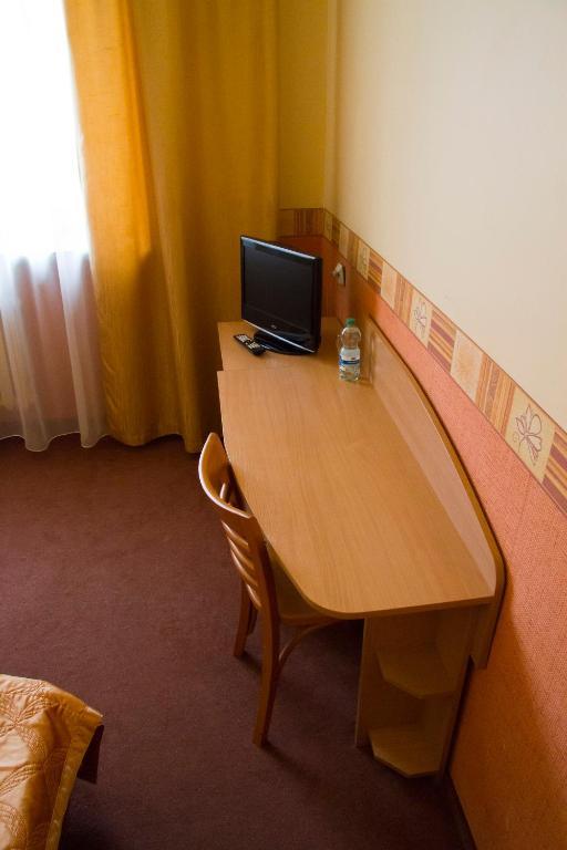 Hotel Iskra Rzeszow Bilik gambar