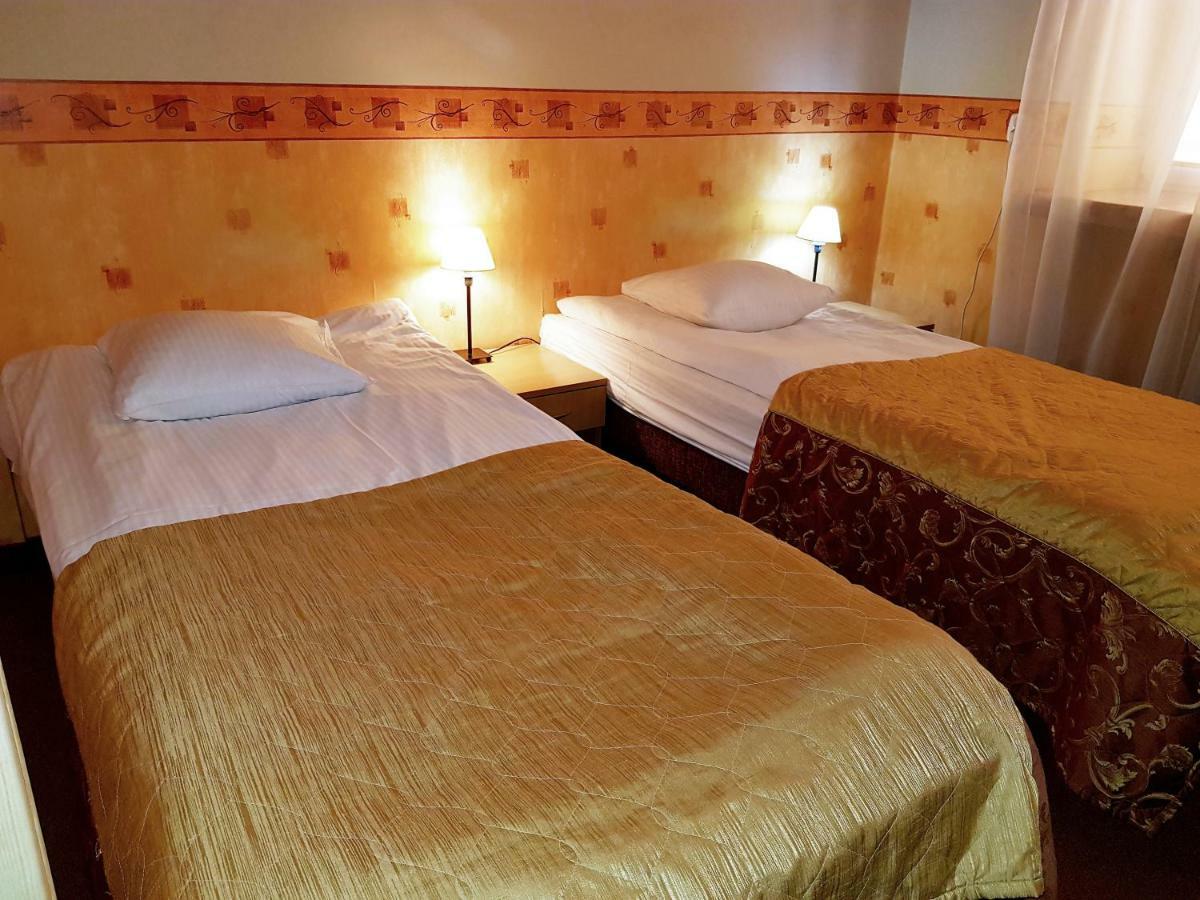 Hotel Iskra Rzeszow Luaran gambar