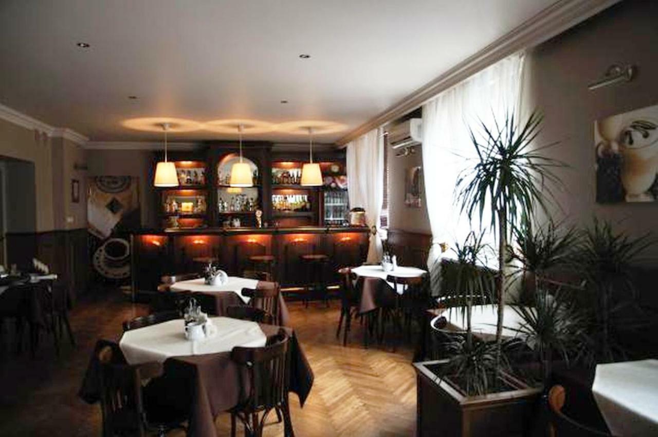 Hotel Iskra Rzeszow Luaran gambar