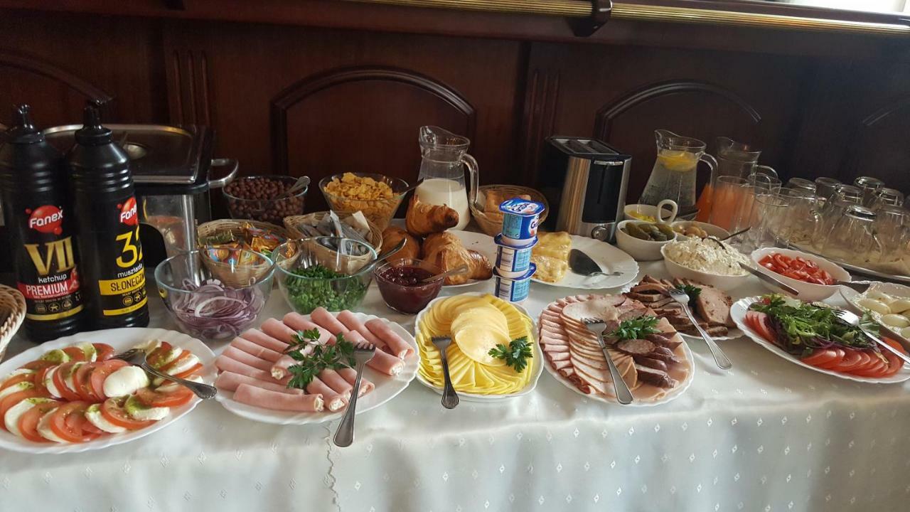 Hotel Iskra Rzeszow Luaran gambar