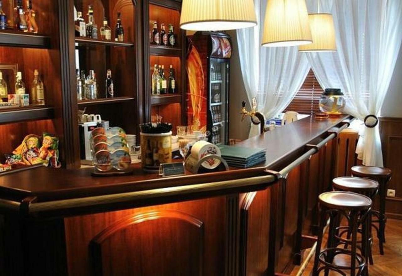Hotel Iskra Rzeszow Luaran gambar