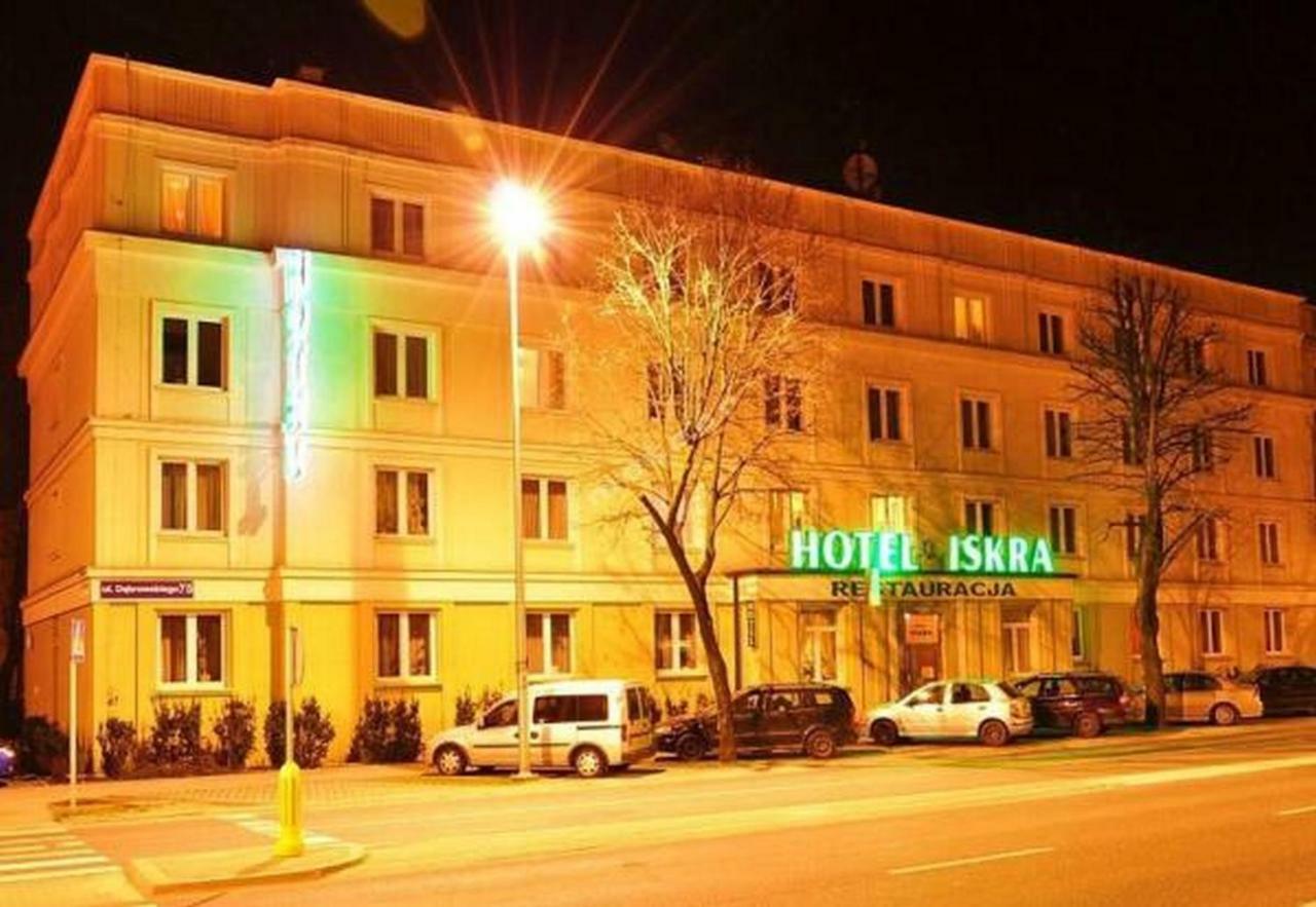 Hotel Iskra Rzeszow Luaran gambar